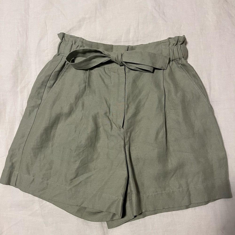 Aritzia Wilfred linen sage green women’s shorts